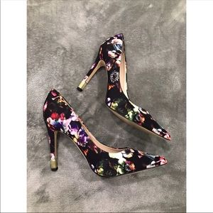 Guess Floral Pumps